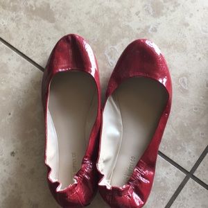 Pattened leather flats
